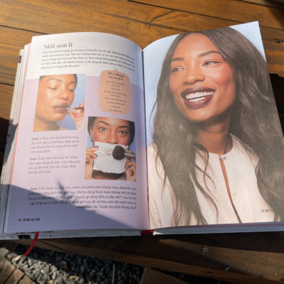 (Bìa cứng, in màu toàn bộ) – THE MAKE - UP MANUAL – TRANG ĐIỂM TỰ NHIÊN, HỌC CÁCH TRANG ĐIỂM TỪ A- Z - Lisa Potter-Dixon  -  Dương Thanh Trà  dịch -Á Châu  – NXB Lao Động