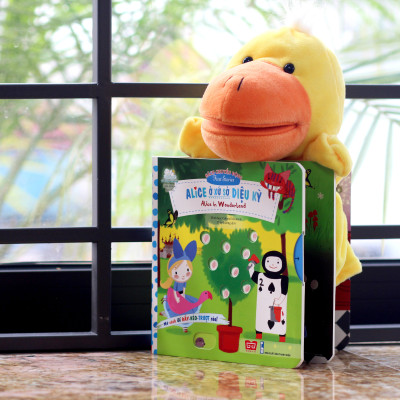 Sách Tương Tác - Sách Chuyển Động - First Stories - Alice In Wonderland - Alice Ở Xứ Sở Diệu Kỳ