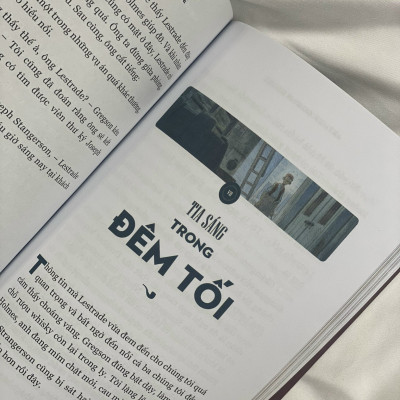 (In 300 bản, bìa vải canvas) VỤ ÁN ĐẦU TIÊN CỦA SHERLOCK HOLMES - Cuộc điều tra màu đỏ – Arthur Conan Doyle -Vincent Mallié minh hoạ – Cẩm Vân dịch  - Thái Hà - NXB Hà Nội