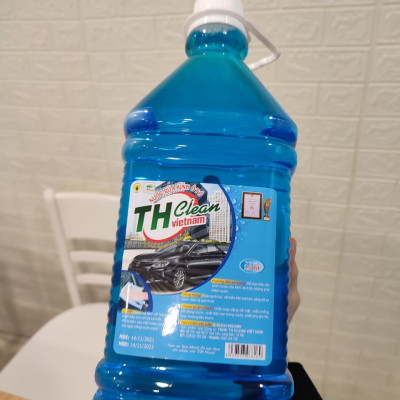 Nước rửa kinh ô tô, xe máy TH CLEAN  can 2.5 lít 