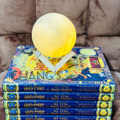 Harry Potter - Kỳ Thư Phù Thủy - Bìa Cứng