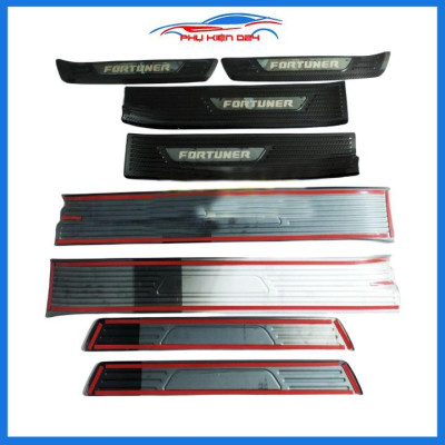 Bộ nẹp bước chân trong ngoài vân Cacbon xe Fortuner 2017-2018-2019-2020 chống trầy làm đẹp ô tô