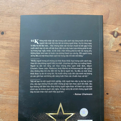 Nghệ Thuật Trở Thành Người Nổi Tiếng - Những thiên tài về tiếp thị bản thân, từ Albert Einstein đến Kim Kardashian