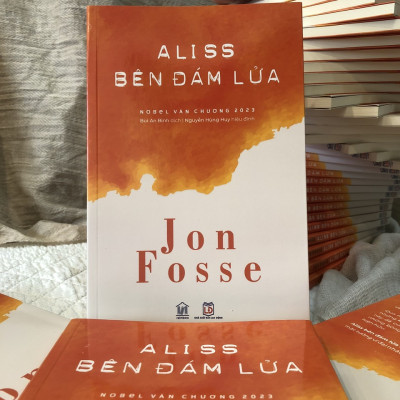 Sách - Aliss Bên Đám Lửa - Jon Fosse (tác giả Nobel Văn chương 2023) - Rainbow Books