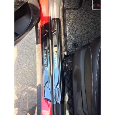 Ốp bậc cửa trong ngoài, nẹp bước chân  dành cho  KIA SELTOS 2020 - 2021 mẫu carbon