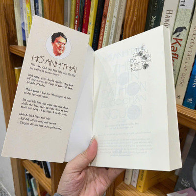 Sách - Thế gian dài hơn bước chân người (Nhã Nam HCM)