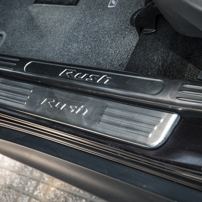 Bộ Ốp bậc cửa, Nẹp bước chân INOX dành cho xe Toyota Rush - Bên trong