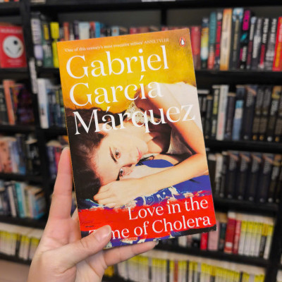 Sách - Love in the Time of Cholera by Gabriel García Márquez - Sách bìa mềm, Tiếng anh