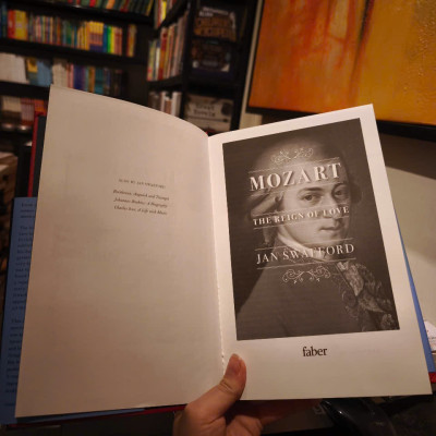 Sách - Mozart: The Reign of Love by Jan Swafford - Sách Tiểu sử Tiếng Anh / Biography in English