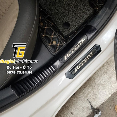 Bộ Ốp bậc cửa, Nẹp bước chân Hyunda Accent 2018-2021 vân Carbon