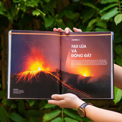 Sách Trái Đất - Sự Vận Hành Tự Nhiên - Vẻ Đẹp Của Trái Đất, Các Sự Biến Đổi Và Lịch Sử Hình Thành Của Trái Đất - Á Châu Books, Bìa Cứng, In Màu