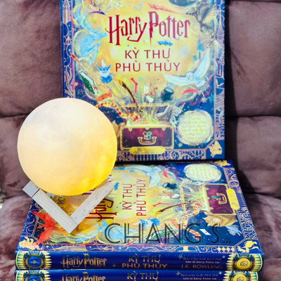 Harry Potter - Kỳ Thư Phù Thủy - Bìa Cứng