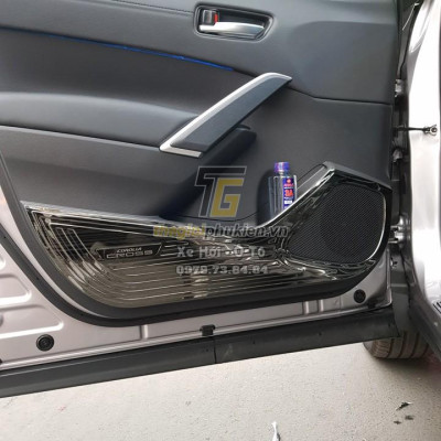 Bộ ốp Titan Tapli, Táp li cửa Toyota Corolla Cross 2020
