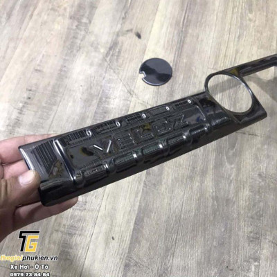 Ốp chống trầy cốp vân Titan Toyota Veloz