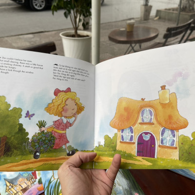 (Combo 6 cuốn) TRUYỆN CỔ TÍCH NỔI TIẾNG SONG NGỮ VIỆT – ANH (Cô Bé Tóc Vàng, Cô Bé Quàng Khăn Đỏ, Peter Pan, Chú Bé Người Gỗ Pinocchio, Ba Chú Heo Con, Vịt Con Xấu Xí) – Daniel Howarth và Arianna Candell – Trần Ngọc Diệp dịch – NXB Kim Đồng (bìa mềm)