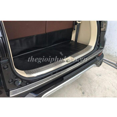 Ốp chống trầy cốp Mitsubishi Xpander – Mẫu INOX