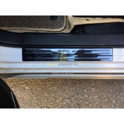 Bộ Ốp bậc cửa, Nẹp bước chân Suzuki XL7 2019-2020 - Mẫu Titan