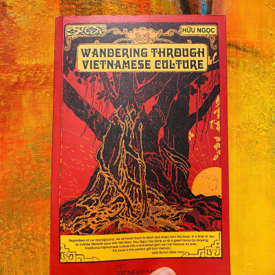 Sách - Wandering Through Vietnamese Culture by Nguyễn Hữu Ngọc \ Vietnamese Cultural Book in English