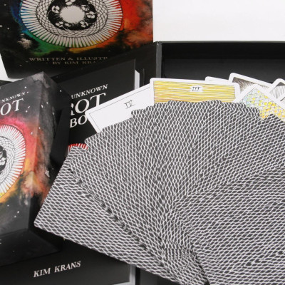 The Wild Unknown Tarot Deck and Guidebook (Official Keepsake Box Set)