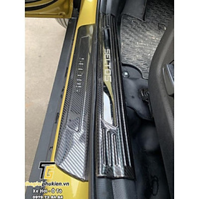 Bộ sản phẩm ỐP BẬC CỐP VÀ BẬC CỬA vân Carbon xe Kia Seltos