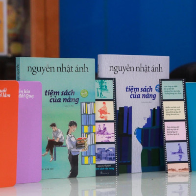 Sách Tiệm Sách Của Nàng Bìa Cứng tác giả Nguyễn Nhật Ánh, Kèm Bookmark, Photostrip, Sổ tay, 2HBooks