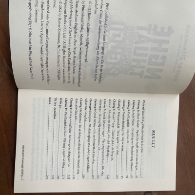 Nghệ Thuật Trở Thành Người Nổi Tiếng - Những thiên tài về tiếp thị bản thân, từ Albert Einstein đến Kim Kardashian