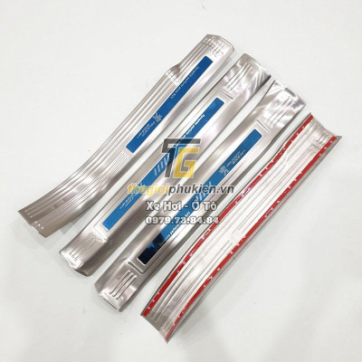 BỘ SẢN PHẨM Nẹp bước chân và ốp chống trầy cốp Peugeot 5008 - Mẫu Inox