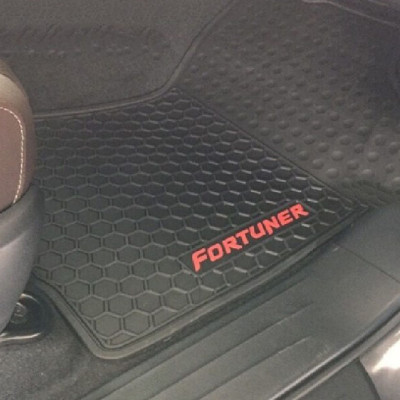 Thảm sàn, lót sàn cao su 3D không mùi Cao cấp dành cho xe Toyota Fortuner 2017-2019
