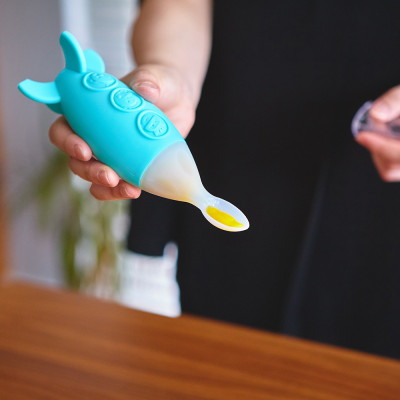 Bình bóp ăn dặm silicon có thìa cho bé Marcus & Marcus, từ 6 tháng