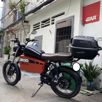 Thùng givi E43NTL_ADV gắn cho xe máy điện Datbike Weaver 200, bộ thùng đã bao gồm baga 