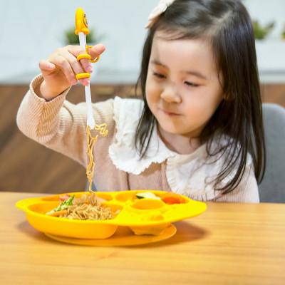 Đũa tập ăn phi hành gia cho bé Marcus & Marcus, từ 3 tuổi – Lola