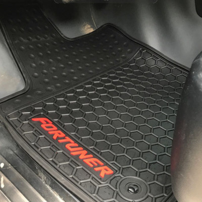 Thảm sàn, lót sàn cao su 3D không mùi Cao cấp dành cho xe Toyota Fortuner 2017-2019