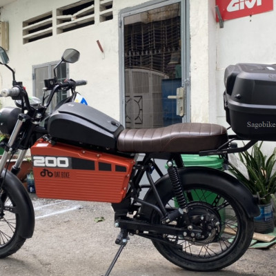 Thùng givi E43NTL_ADV gắn cho xe máy điện Datbike Weaver 200, bộ thùng đã bao gồm baga 