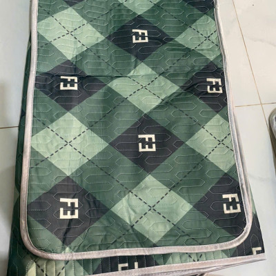 Chiếu điều hòa cao su non Tencel 1m6 x 2m tặng kèm 2 vỏ gối - Giao ngẫu nhiên