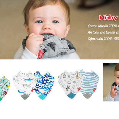[ 4324-Nuby ] Bộ 2 Yếm Cotton Muslin Bib kèm gặm nướu Silicone