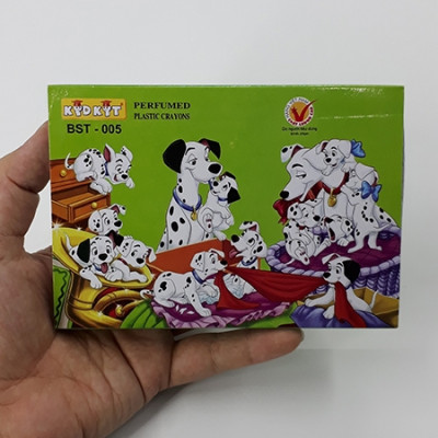 Bộ 2 Viết Sáp Màu Chó Đốm BS-005 (12 Màu) - Mẫu Bao Bìa Màu Xanh Lá