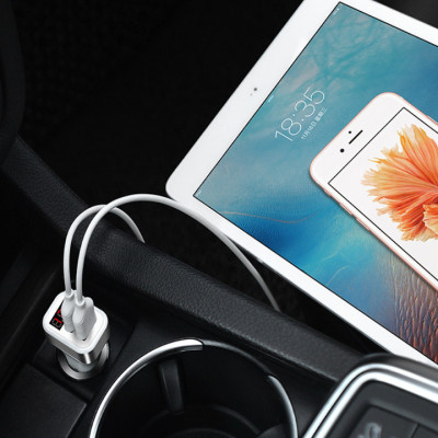 Tẩu sạc ô tô nhãn hiệu Hoco Z3 2 cổng USB DC 5V-3.1A
