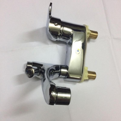 Vòi chậu rửa mặt kiêm vòi hoa sen Caesar nóng lạnh dùng chậu 3 lỗ - bảo hành 4,5 năm