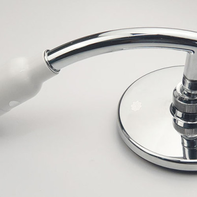 Bộ tay dây sen siêu tăng áp mặt tròn lõi lọc Vitamin C Eurolife EL-146SH (Trắng bạc)