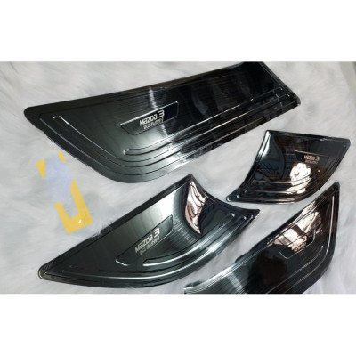 Bộ ốp tapli titan cánh cửa xe Mazda 3 2016-2019