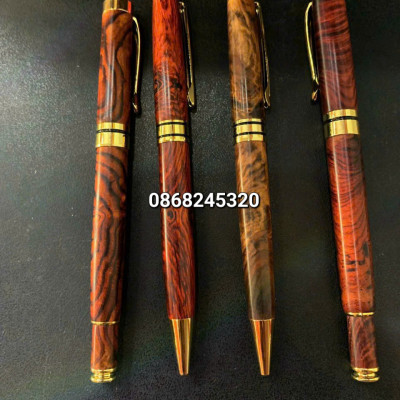 Bút bi viết bằng gỗ cẩm sang trọng đẳng cấp 