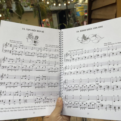 PIANO CHO THIẾU NHI – Tuyển tập 220 tiểu phẩm nổi tiếng (Phần 3) – Lê Dũng biên soạn – Huy Hoàng Bookstore – NXB Dân Trí (Bìa mềm)
