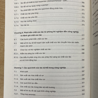 Xúc tác hóa dầu