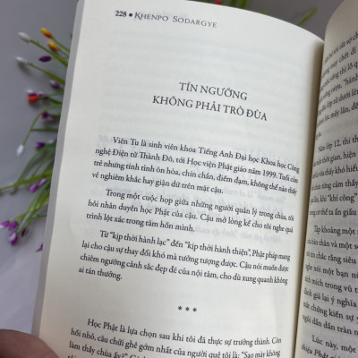 CHẲNG GÌ KHIẾN TA BẬN LÒNG - Khenpo Sodargye – Phương Linh dịch -  Achaubooks – NXB Lao Động 
