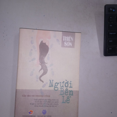 Sách Người Bên Lề 