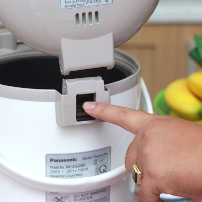 Bình Thủy Điện Panasonic NC-EG3000CSY - Xuất xứ Thái Lan - Dung tích 3L - Công suất 700W - Ruột bình phủ carbon hạt nổi - Chức năng hẹn giờ và tẩy cặn - Bảo Hành 12 Tháng - Hàng Chính Hãng