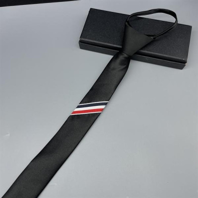 Cà vạt nam thắt sẵn bản nhỏ 6cm màu đen kẻ đỏ xéo