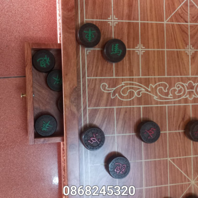 Bộ bàn cờ tướng gỗ hương đá 55×60×8cm + quân gỗ trắc kt 4.5×1.6cm víp