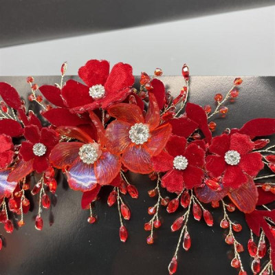 Băng đô cài tóc cô dâu hoa đỏ đính đá mẫu mới t8/2024