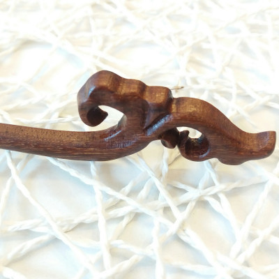 TRÂM CÀI TÓC GỖ HỌA TIẾT